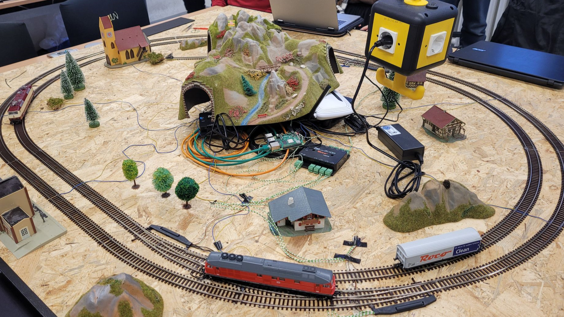 The experimental construction of the model railroad.